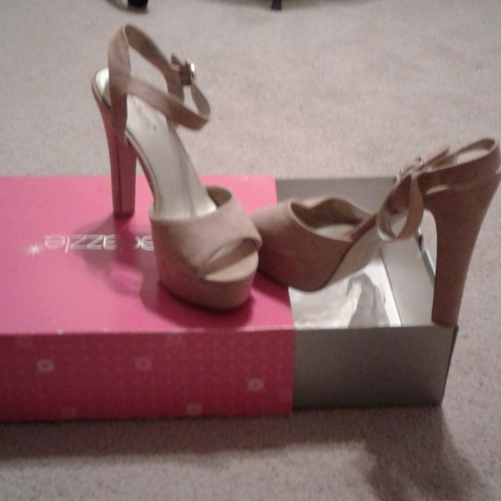 Shoedazzle High heels